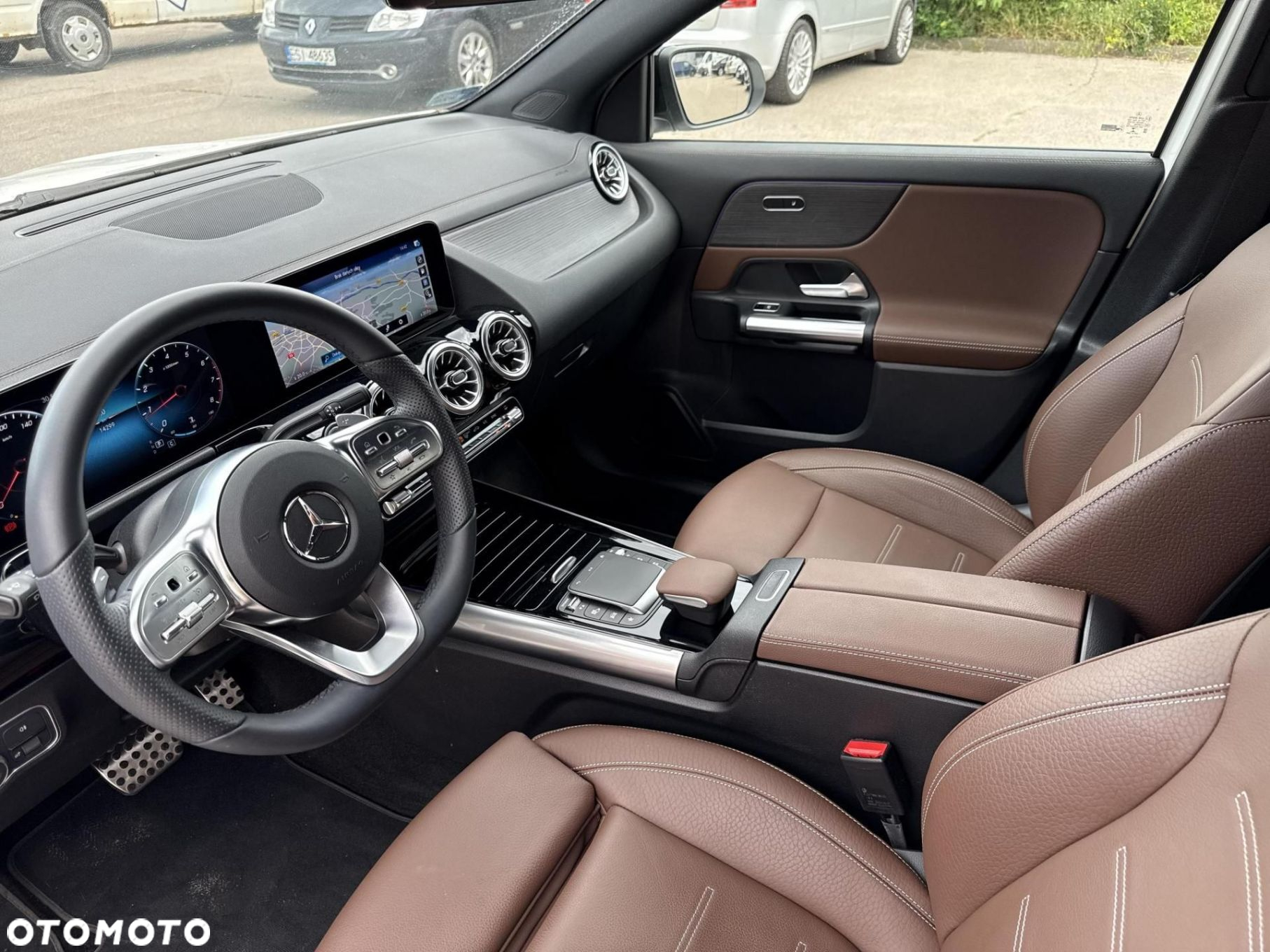 Mercedes-Benz GLA - 11