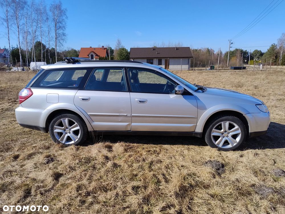 Subaru Outback 2.5i AT - 2