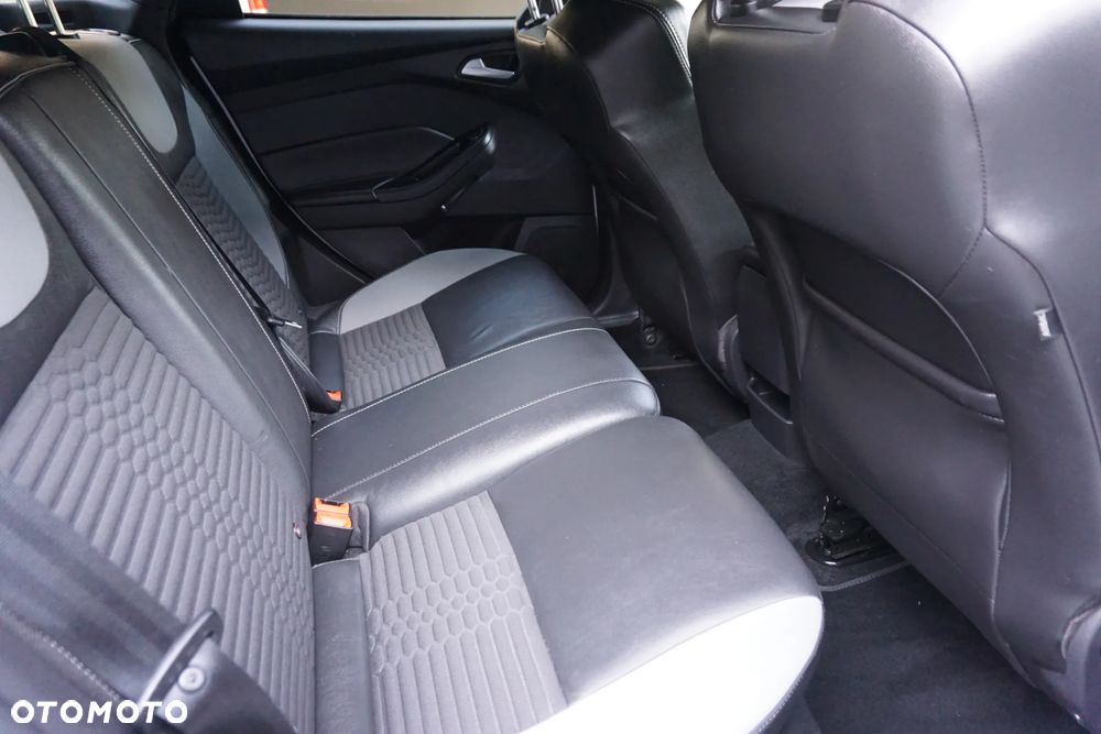 Ford Focus Turnier 2.0 EcoBoost ST mit Leder-Sport-Paket - 20