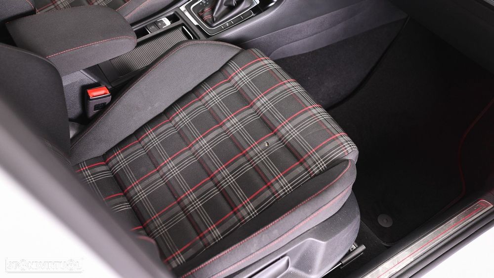 VW Golf GTI 2.0 TSI OPF DSG Performance - 44