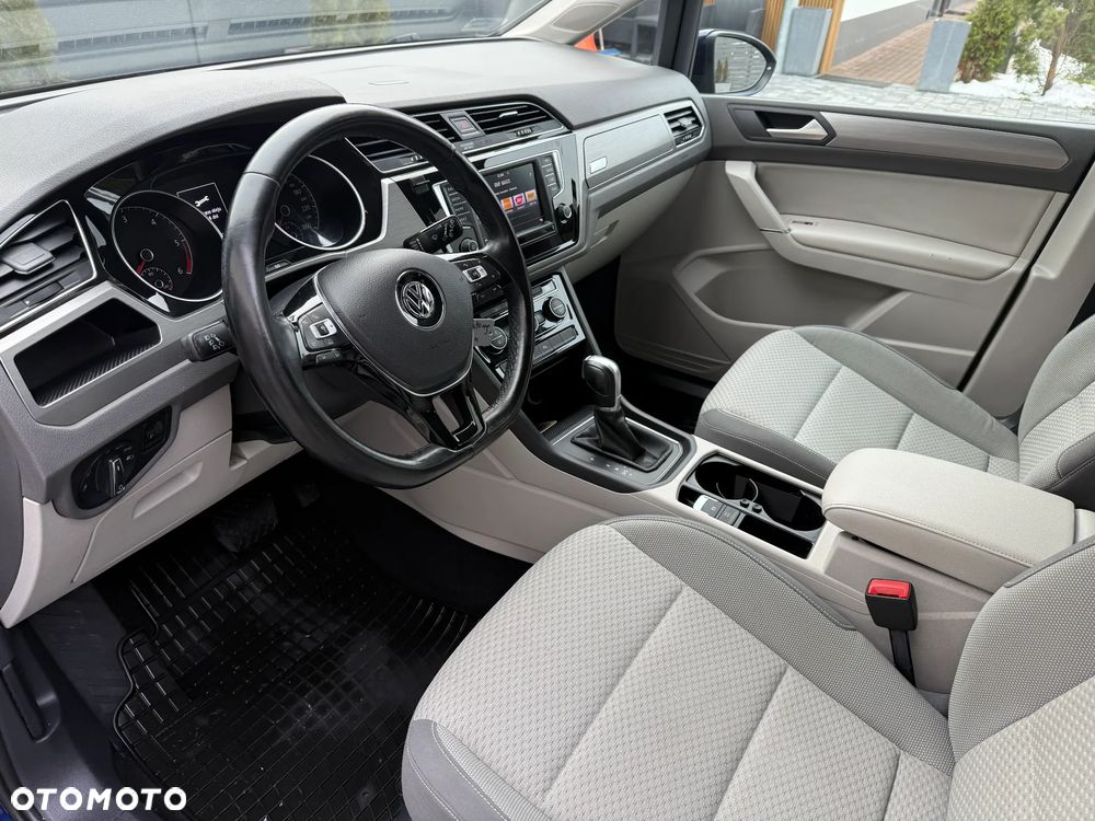 Volkswagen Touran - 17