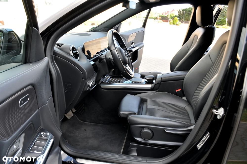 Mercedes-Benz GLA - 21