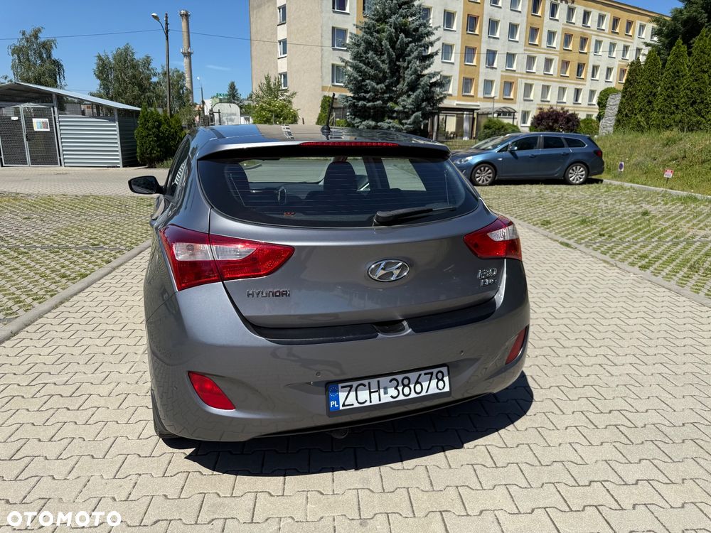 Hyundai i30 blue 1.6 CRDi Style - 12