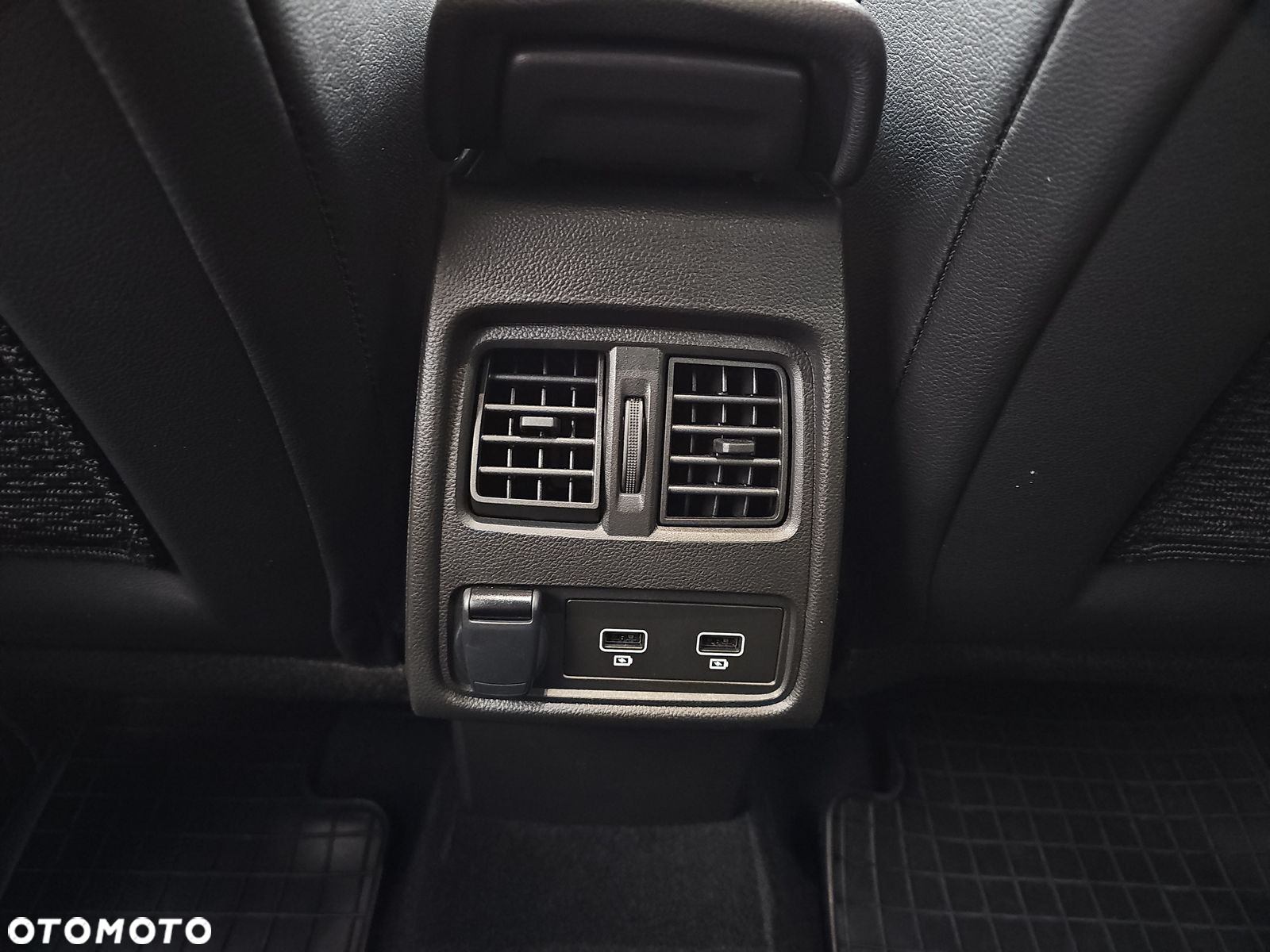 Renault Captur 1.3 TCe mHEV Techno EDC - 28