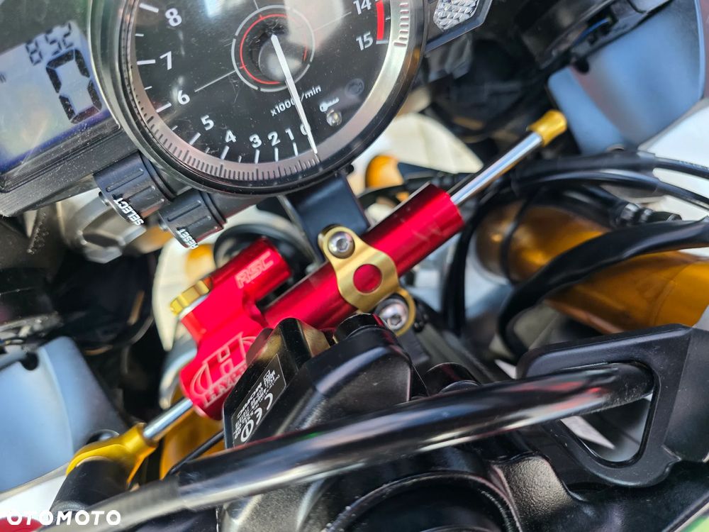 Yamaha R1 - 34
