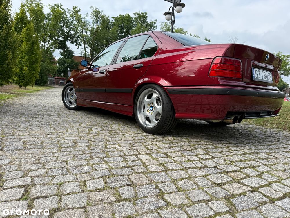 BMW Seria 3 330i - 3