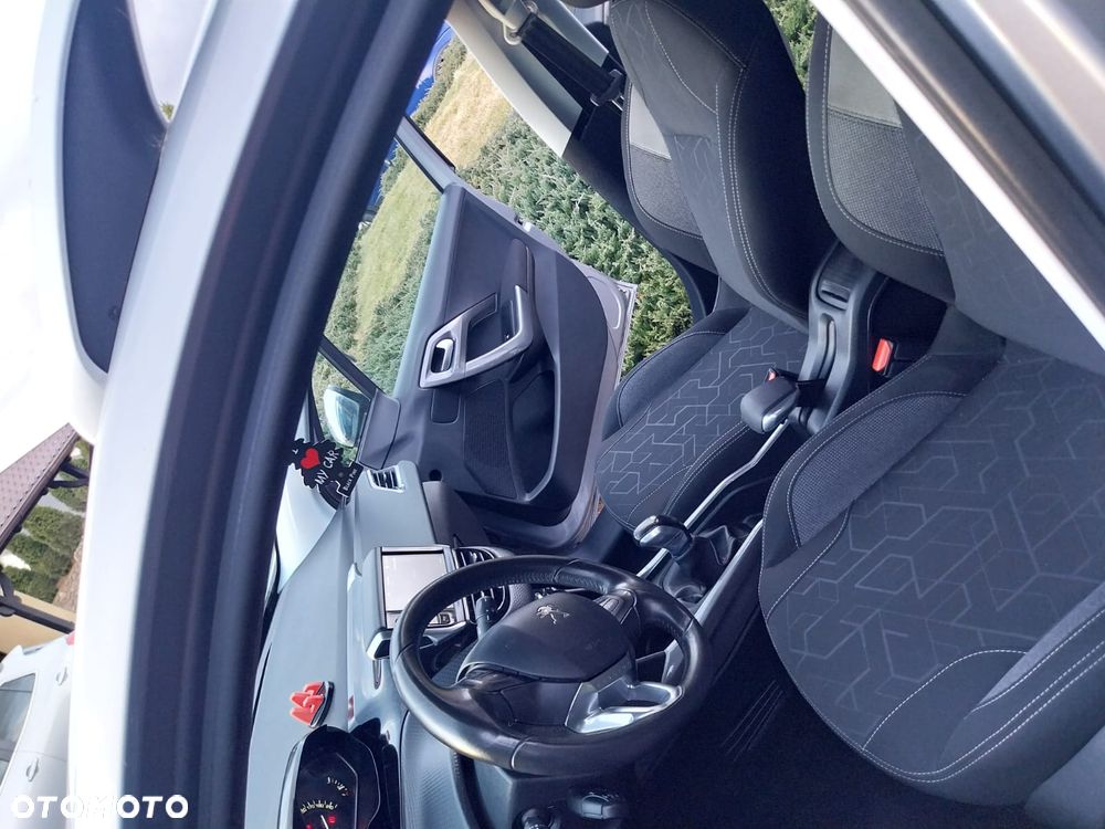 Peugeot 2008 - 18