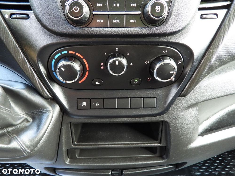 Iveco DAILY 35C14 CHŁODNIA KONTENER -10*C ZASILANIE 230V TEMPOMAT BLIŹNIACZE KOŁA KLIMATYZACJA  140KM - 38