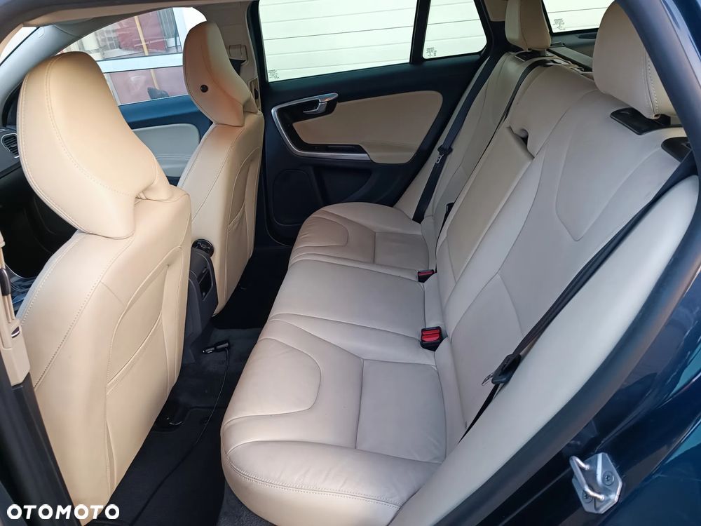 Volvo V60 D6 AWD Plug-in Hybrid Summum - 32