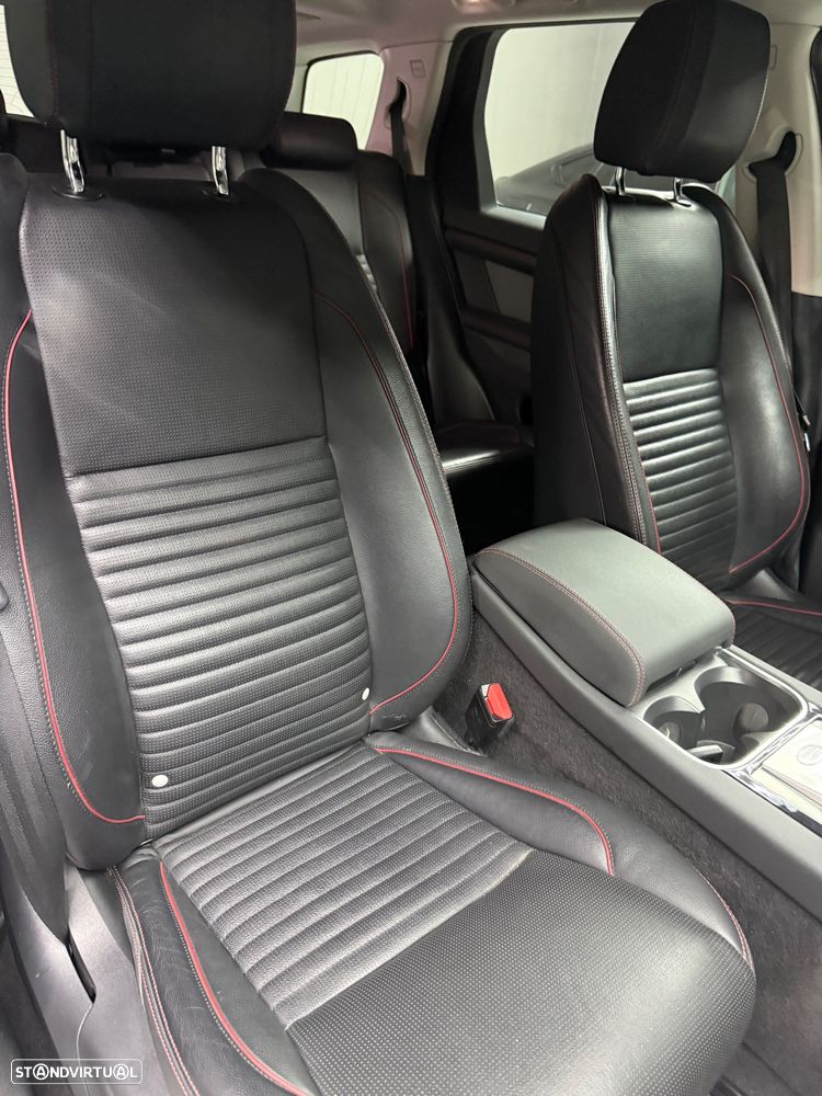 Land Rover Discovery Sport P300e R-Dynamic SE - 7