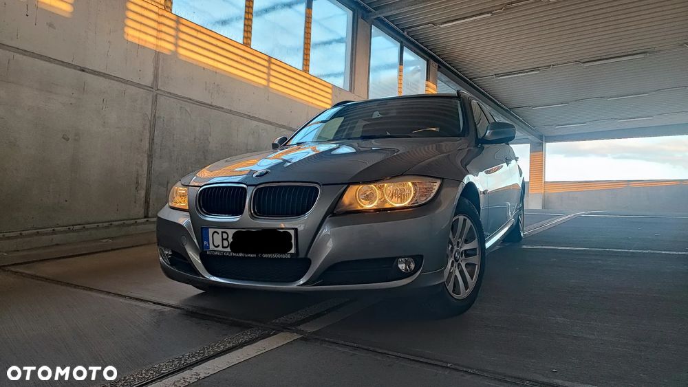 BMW Seria 3 318i - 1