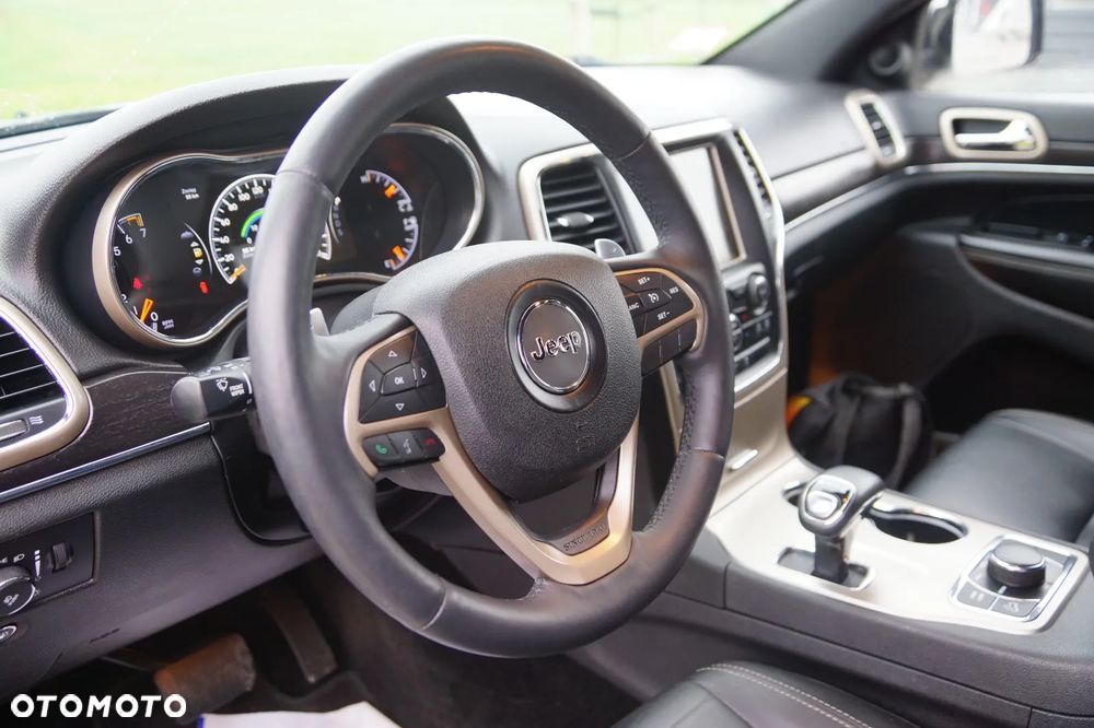 Jeep Grand Cherokee - 30