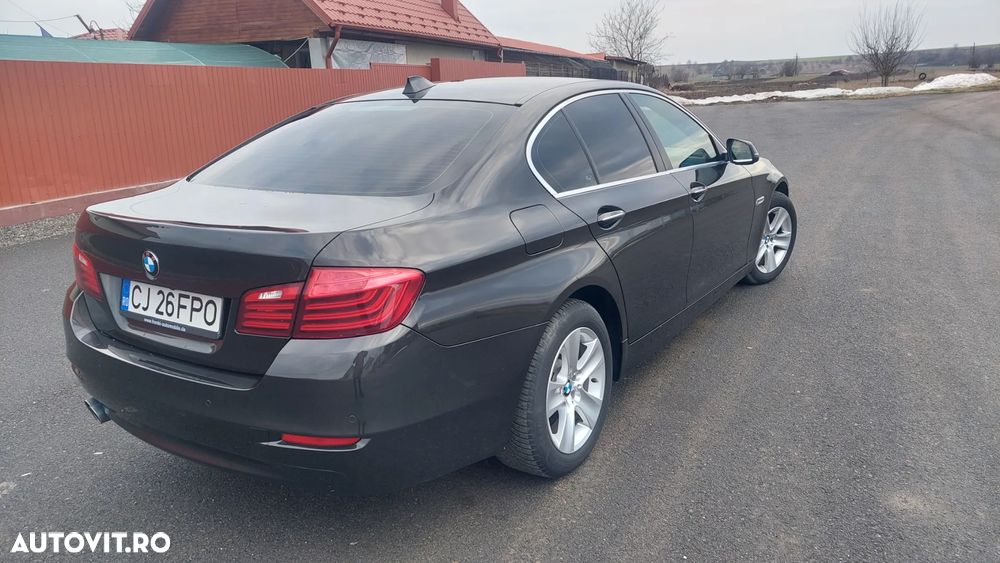 BMW Seria 5 520d Aut. Luxury Line - 7