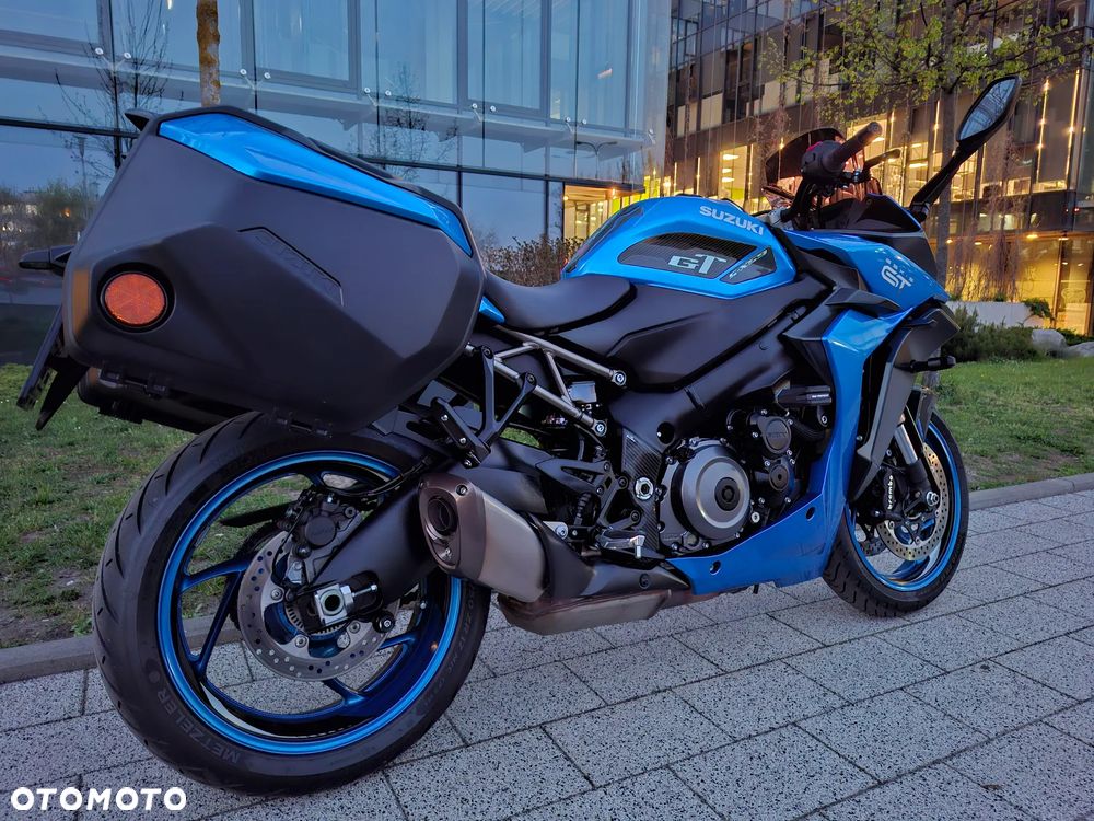 Suzuki GSX - 19