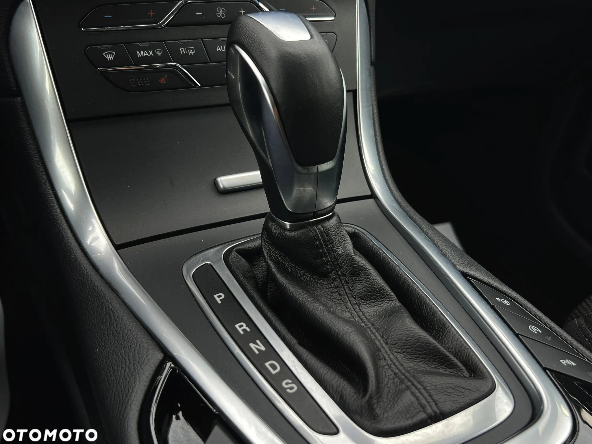 Ford S-Max 2.0 EcoBoost Titanium - 32