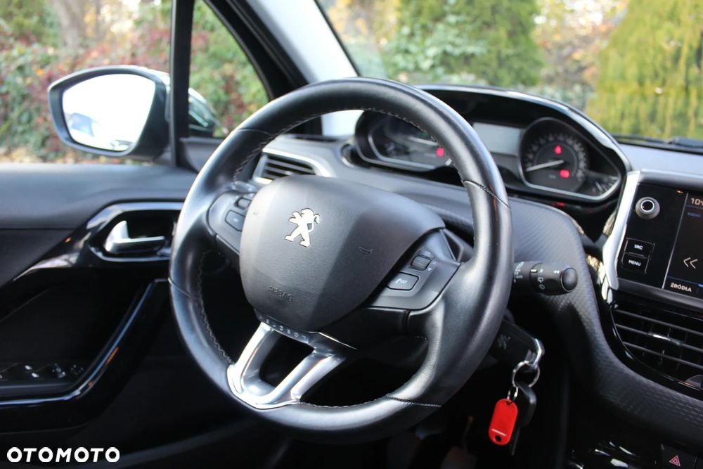 Peugeot 208 1.2 PureTech Allure - 24