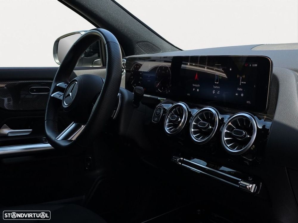 Mercedes-Benz GLA 180 — fotografia 13