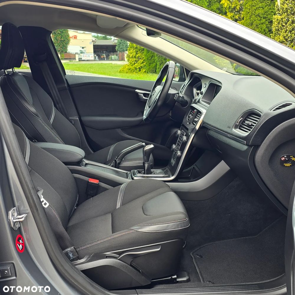 Volvo V40 D2 Drive-E Momentum - 25