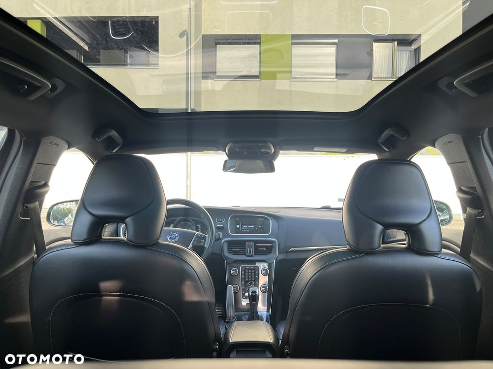 Volvo V40 D4 Drive-E R-Design Momentum - 13