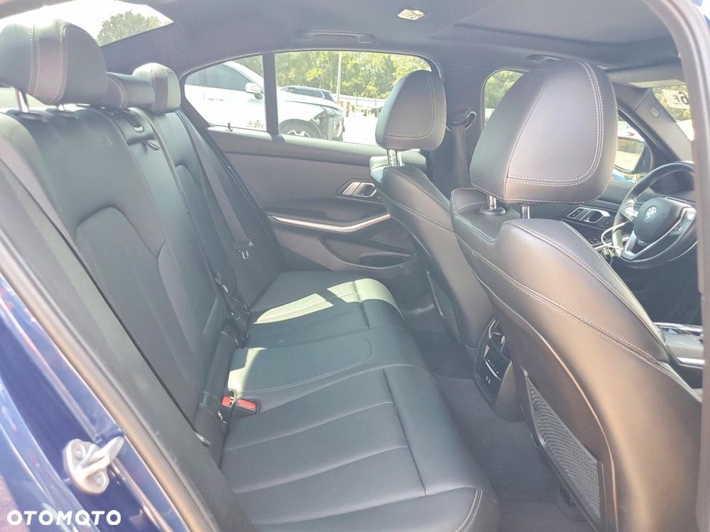 BMW Seria 3 330i xDrive Advantage sport - 7