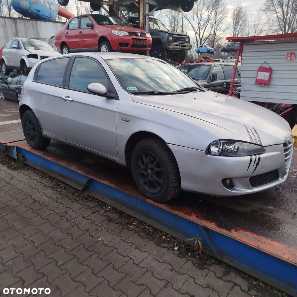 Alfa Romeo  147 na części . - 3