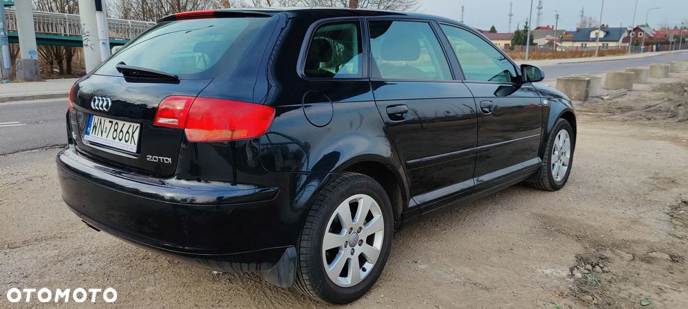 Audi A3 Sportback 2.0 TDI Ambiente S tronic - 4