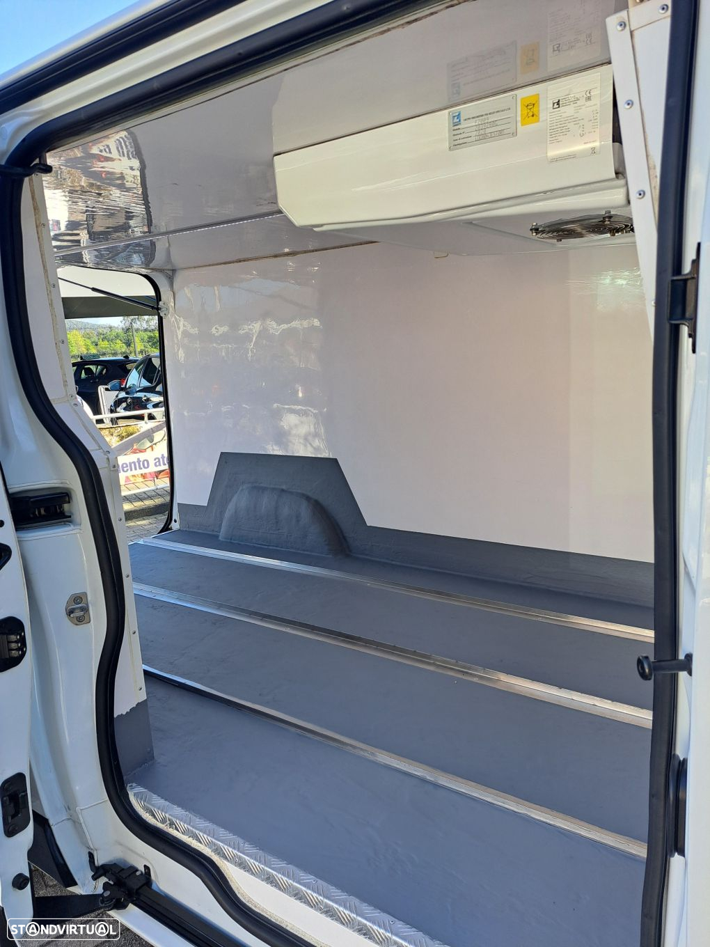 Renault Trafic 2.0 dCi L2H1 ISÓTERMICA FRIGORIFICA - 6
