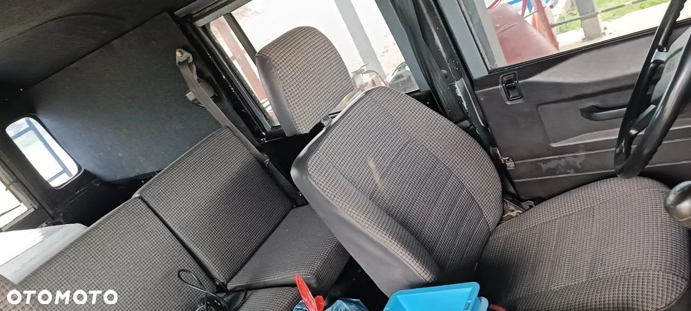 Land Rover Defender - 11