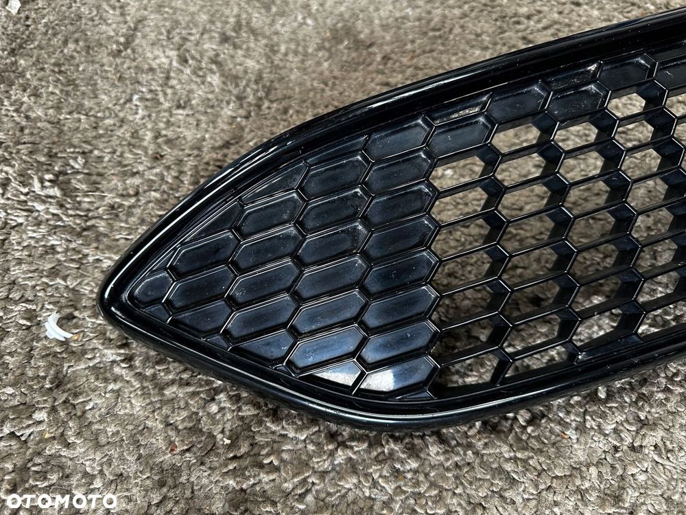 FORD FOCUS MK3 GRILL ATRAPA KRATKA PRZÓD 2014- F1EJ-8200-A1 - 3