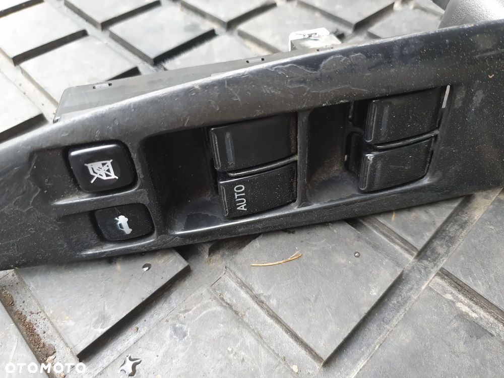 Nissan Primera P12 panel przełącznik szyb lewy przód 25401-AV640 EUROPA - 2