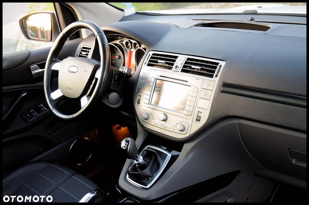 Ford Kuga 2.0 TDCi 4x4 Titanium - 32