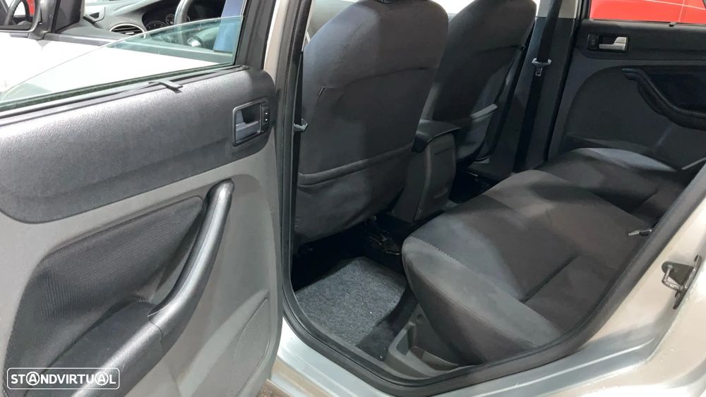 Ford Focus ver-1-4-16v-sport - 9