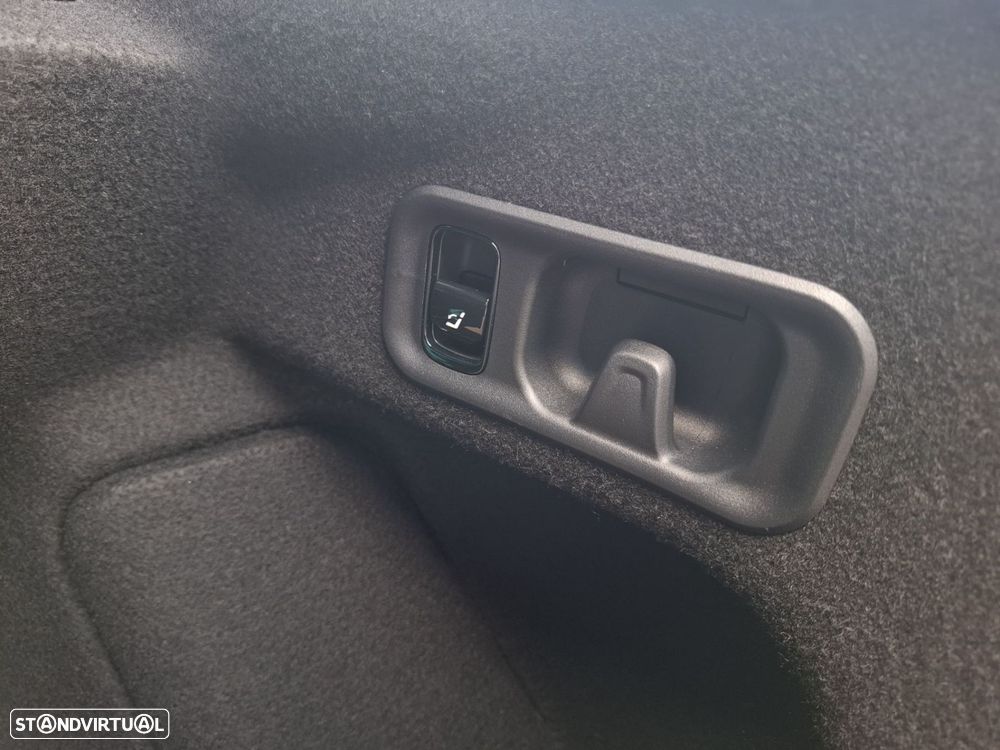 Mercedes-Benz e-220 d - 26