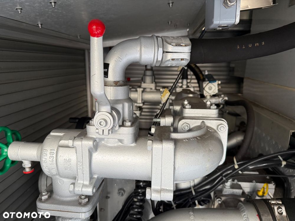 Mercedes-Benz ATEGO 818 4x2 - 12