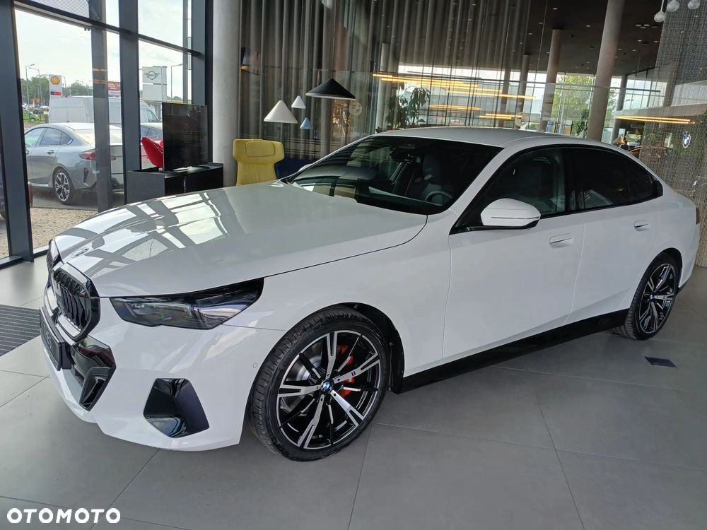 BMW Seria 5 520d xDrive mHEV - 6