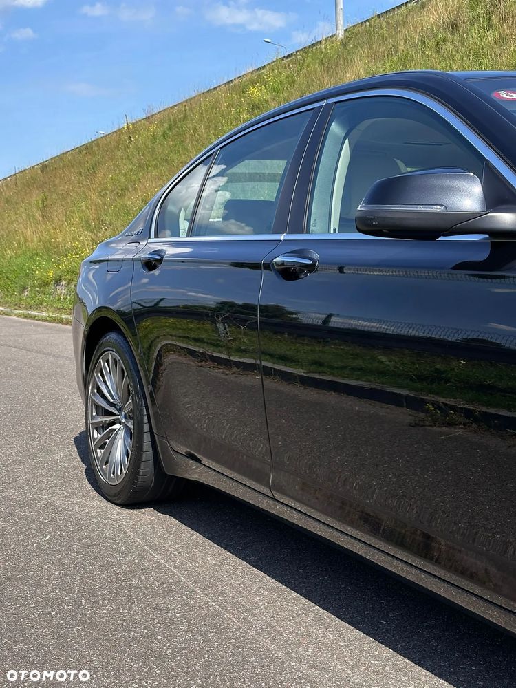 BMW Seria 7 740i - 14