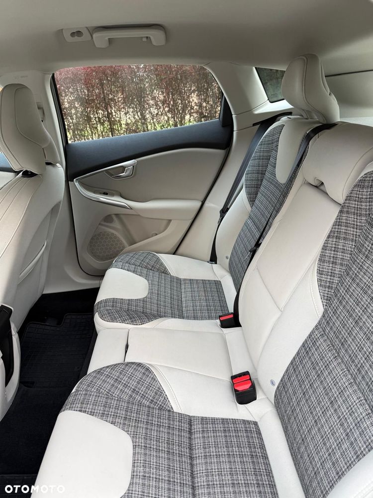 Volvo V40 T3 Drive-E R-Design Momentum - 8