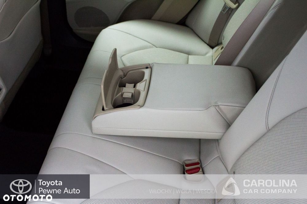Toyota Camry - 16