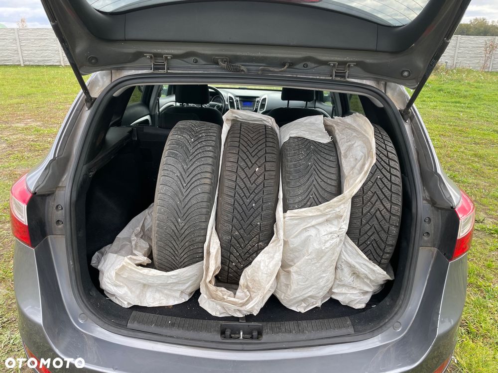 Hyundai i30 blue Kombi 1.6 CRDi Classic - 6