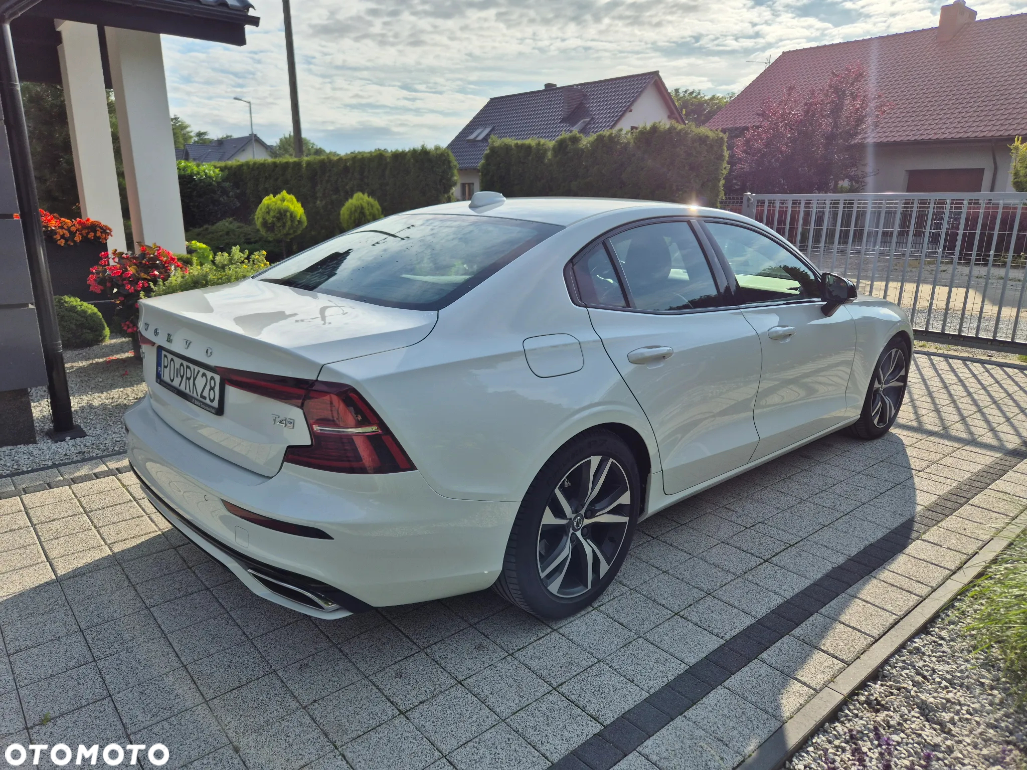Volvo S60 T4 R-Design - 3