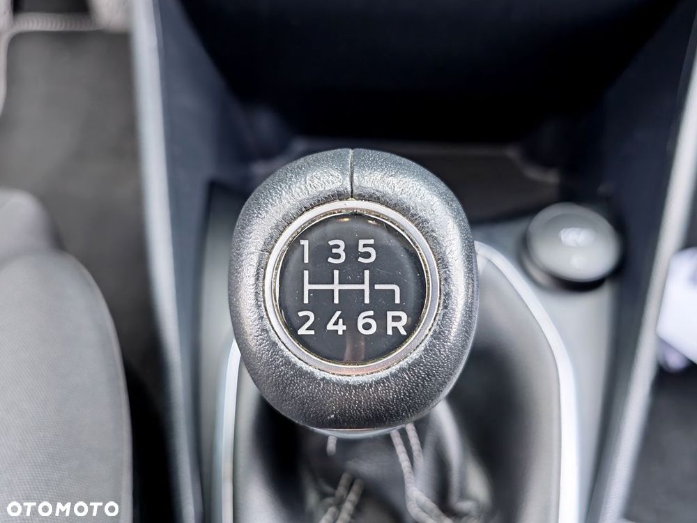 Ford Fiesta 1.0 EcoBoost S&S TITANIUM - 25