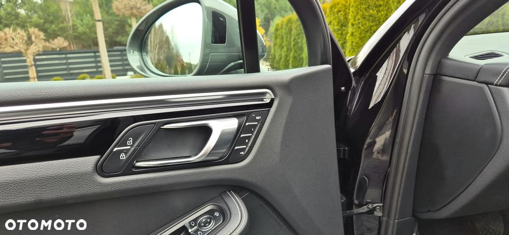 Porsche Macan T - 35