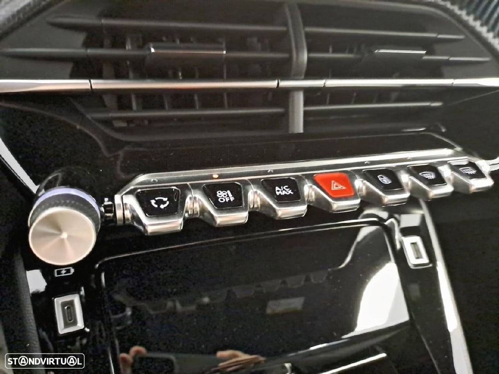 Peugeot 2008 1.2 Allure - 22