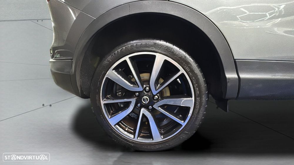 Nissan Qashqai 1.5 dCi TEKNA - 24