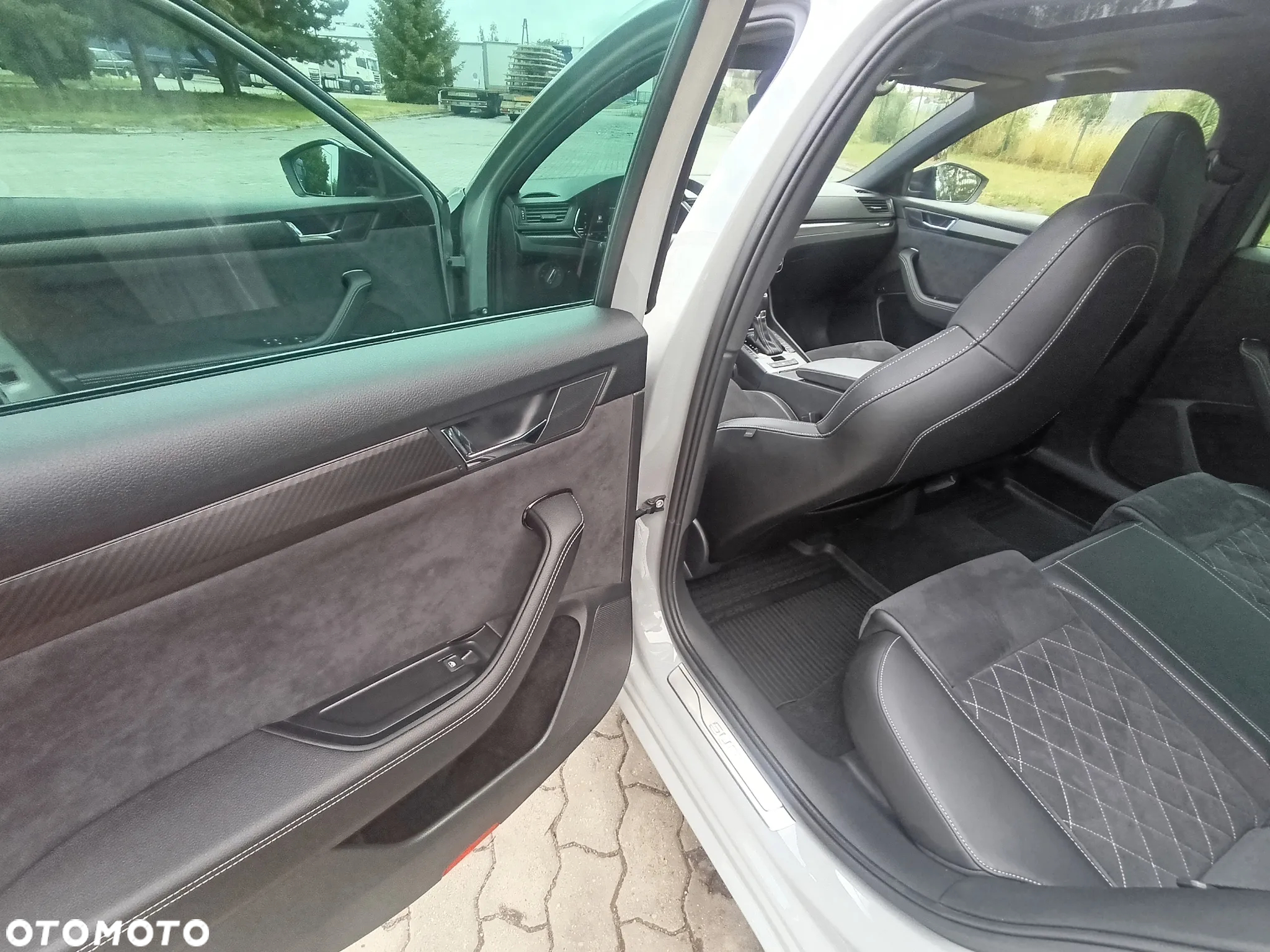 Skoda Superb 2.0 TDI SCR Sportline DSG - 21