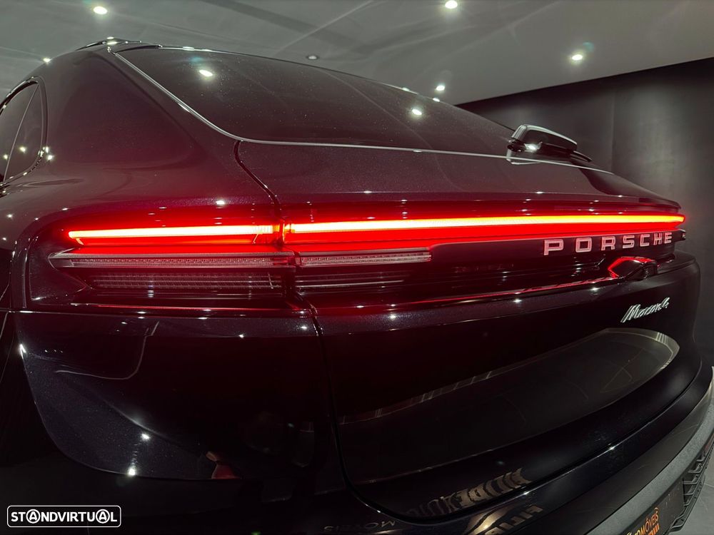 Porsche Macan Electric 4 - 11