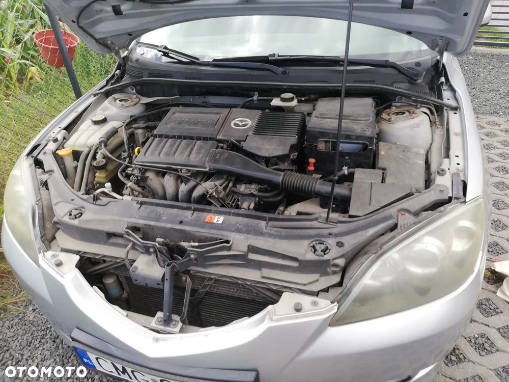 Mazda 3 1.6 Active + - 3