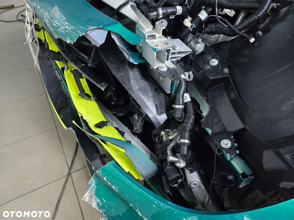 Aston Martin Vantage - 7