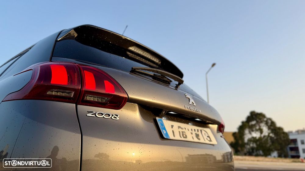 Peugeot 2008 1.2 PureTech GT Line - 3
