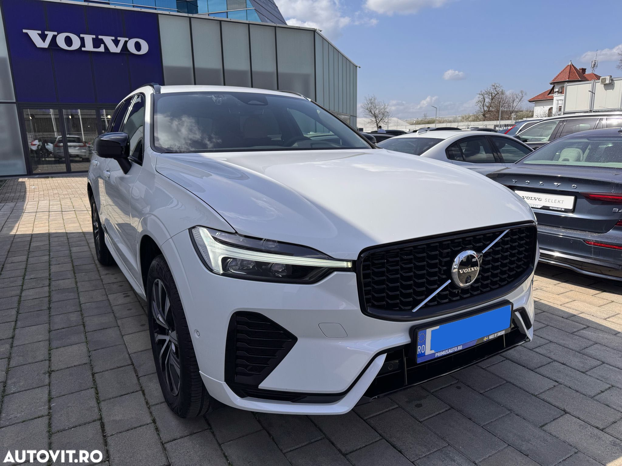 Volvo XC 60 B4 MHEV AT AWD Plus Dark - 3